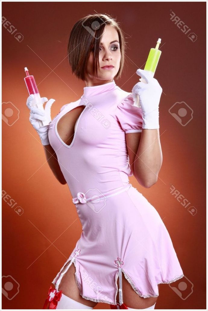 Сексапильные медсестры в униформе показывают упругие задницы