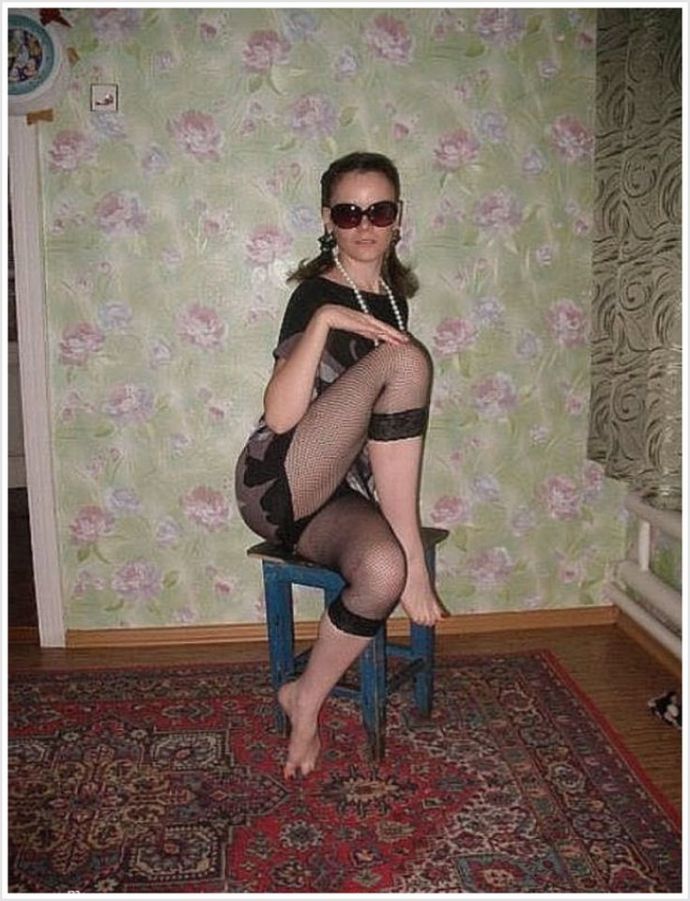 Стройные девицы показывают село и идеальные молодые тела