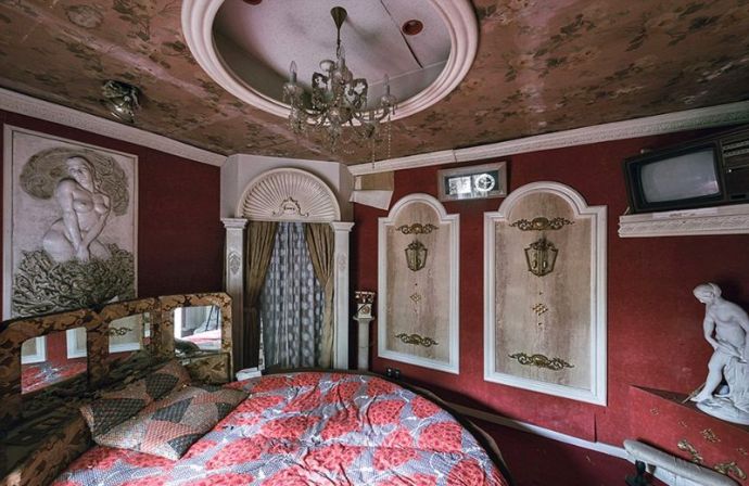 Экскурсия по заброшенному японскому секс-притону