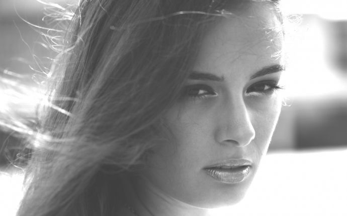 Обои Evelyn Sharma, actress, brunette, sexy, актриса, celebrity на рабочий стол - картинки с раздела Девушки