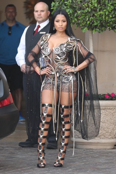 Nicki Minaj возле отеля в Беверли-Хиллз