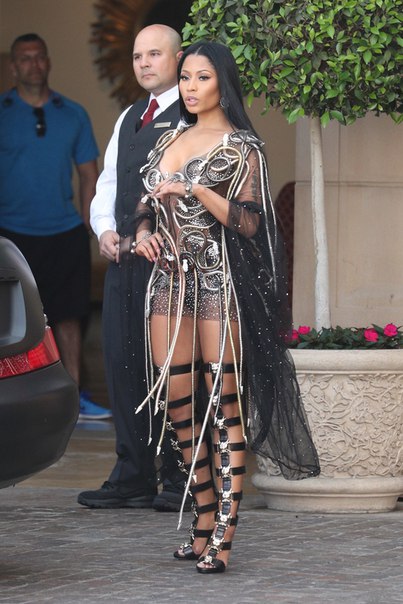Nicki Minaj возле отеля в Беверли-Хиллз