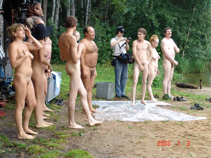 Приколы об эротики. Голые попутчицы на дороге.