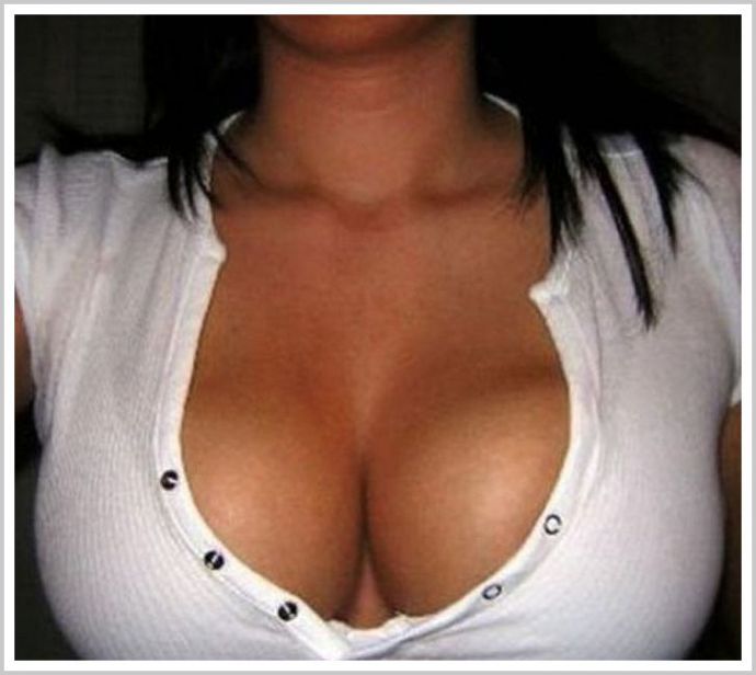 Пышные барышни на природе гордятся огромными титьками