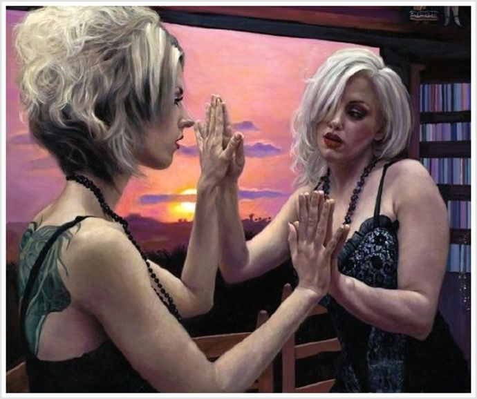 Неугомонные тетки на улице или в спальне позируют красиво