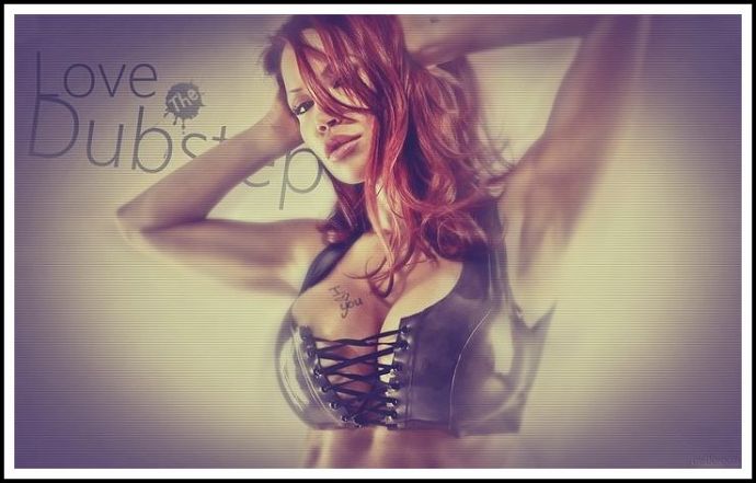 Гламурные барышни в латексе показывают свою сексуальность