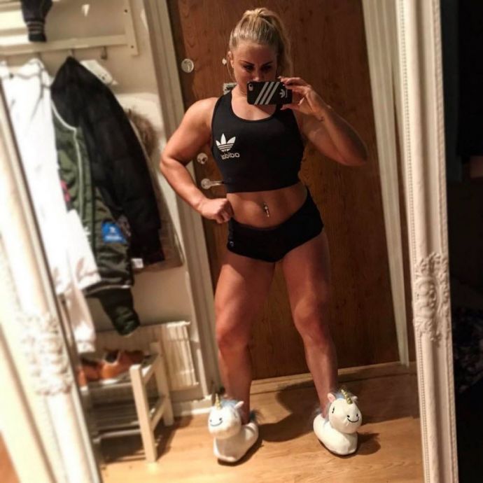 Спортивные дамочки к лету готовы