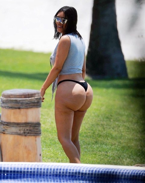 Задница Ким Кардашьян без прикрас. Красота и натуральность налицо