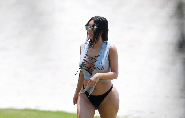 Задница Ким Кардашьян без прикрас. Красота и натуральность налицо