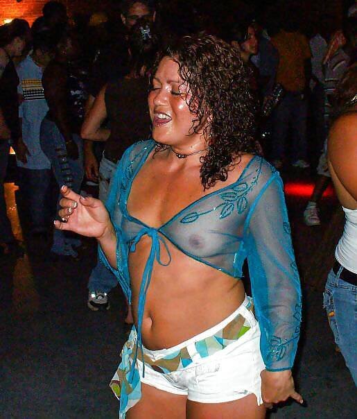 Зрелые тётки на нудисткой вечеринке