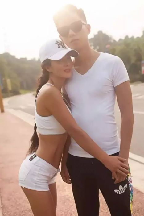 49-летняя китаянка Лю Елин выглядит на 20 лет 49-летняя китаянка Лю Елин выглядит на 20 лет