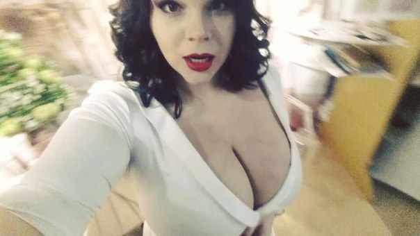 Мия Зарринг в Instagram (апрель-май 2017)