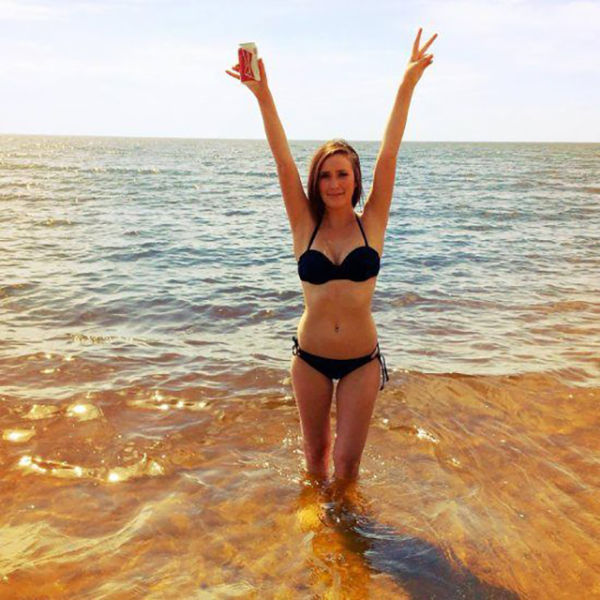 Сексуальные дамы в откровенных купальниках Сексуальные дамы в откровенных купальниках