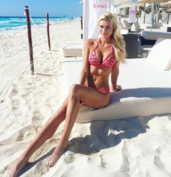 Сексуальные дамы в откровенных купальниках Сексуальные дамы в откровенных купальниках