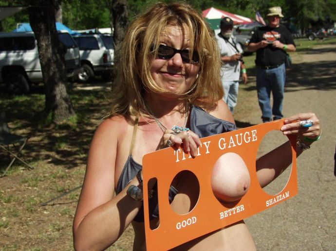 Эротические приколы. Супер мини бикини.