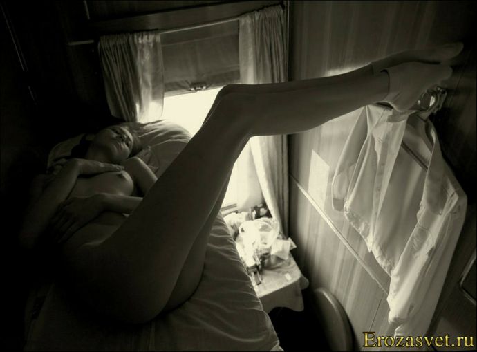 Засветы голые девушки в поезде