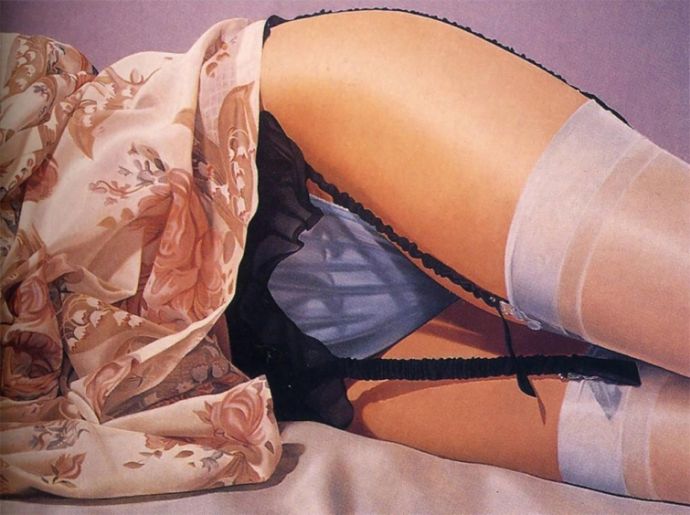 Фотореалистичные картины нижней части женского тела в нижнем белье