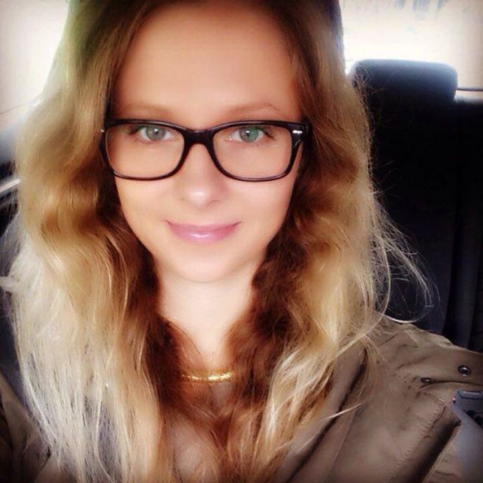 Неповторимая магия девушек в очках