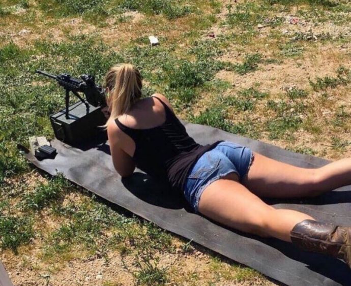 Горячие девушки с пушками больших размеров