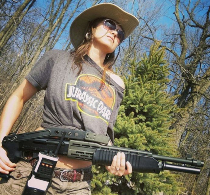 Горячие девушки с пушками больших размеров