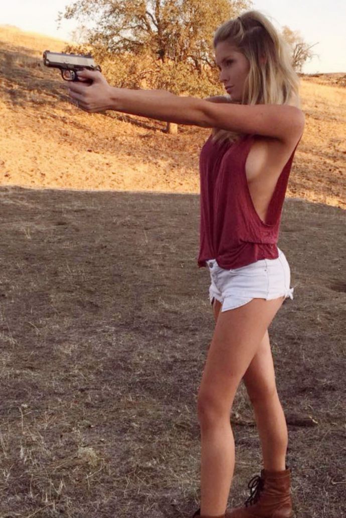 Горячие девушки с пушками больших размеров