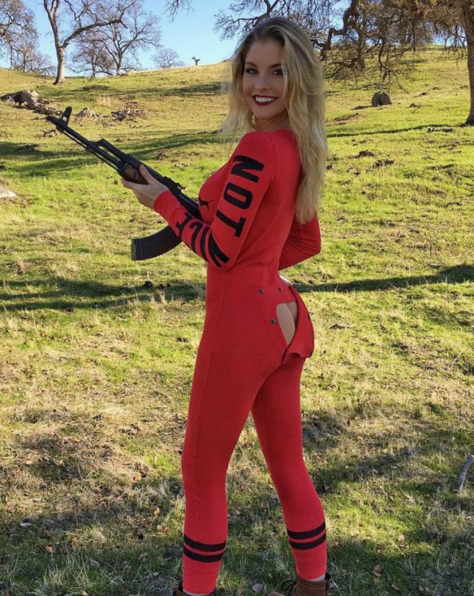 Горячие девушки с пушками больших размеров