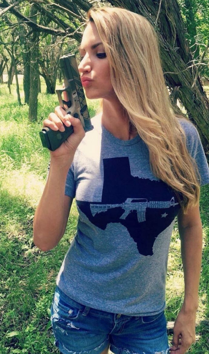 Горячие девушки с пушками больших размеров