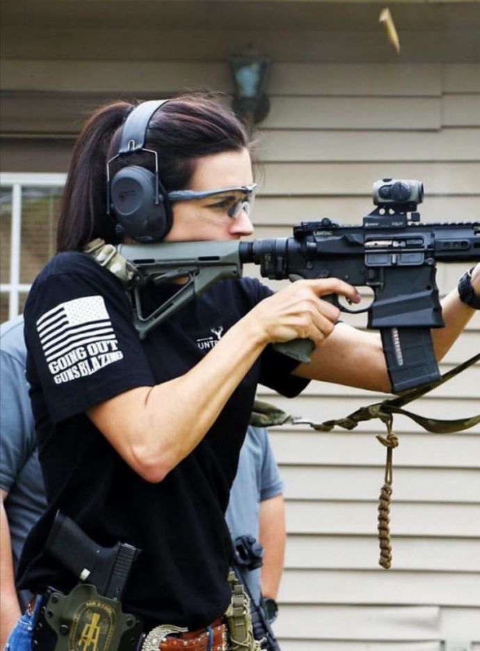 Горячие девушки с пушками больших размеров