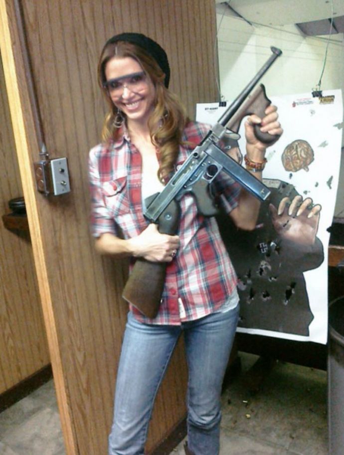 Горячие девушки с пушками больших размеров