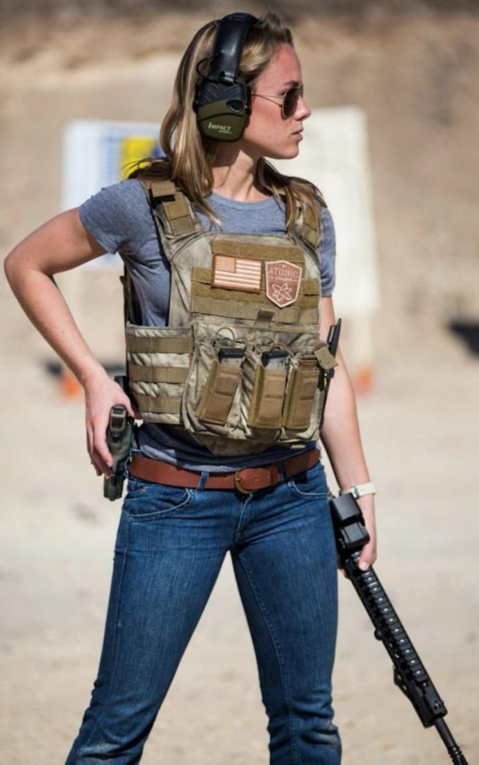 Горячие девушки с пушками больших размеров