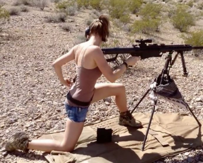 Горячие девушки с пушками больших размеров