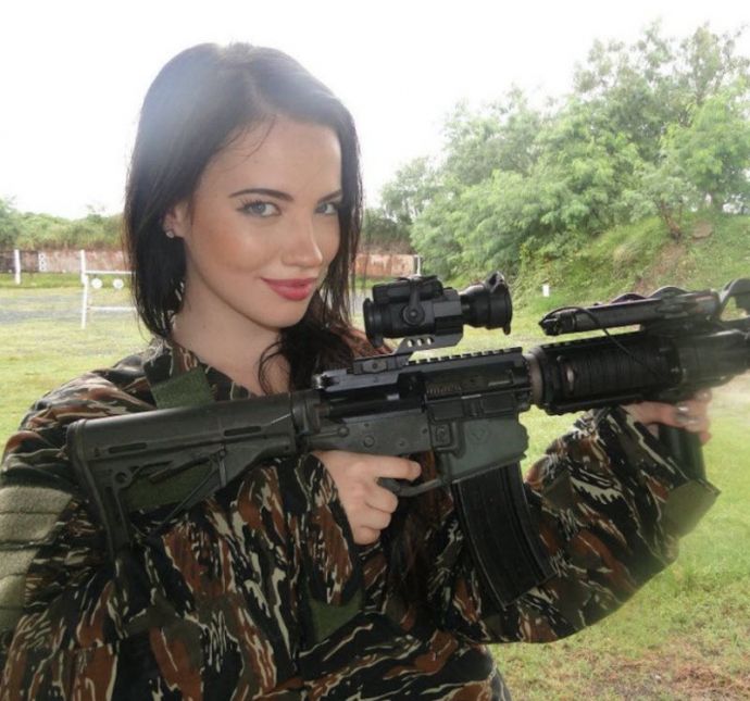 Горячие девушки с пушками больших размеров