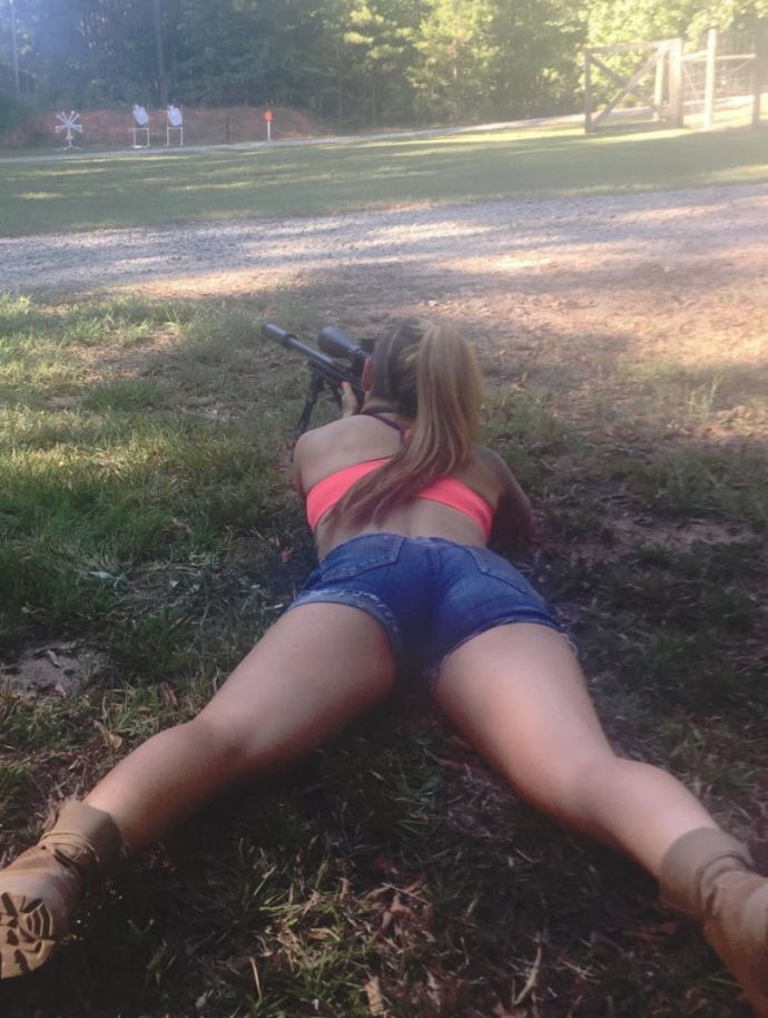 Горячие девушки с пушками больших размеров