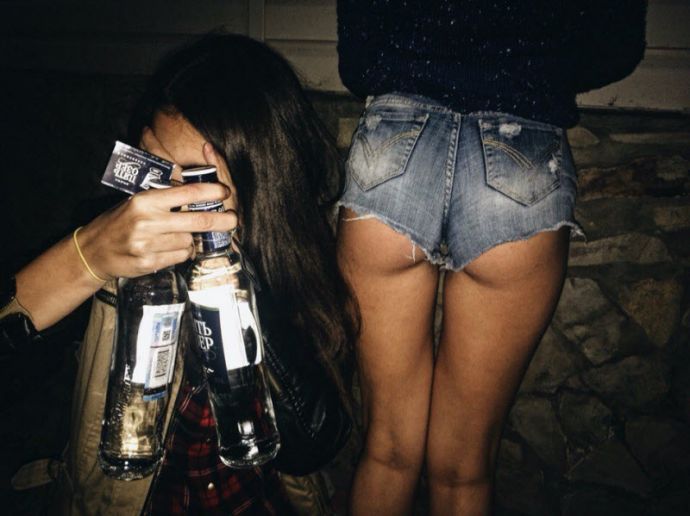 Бухло, секс и дикие вечеринки: подростки отметили окончание школы