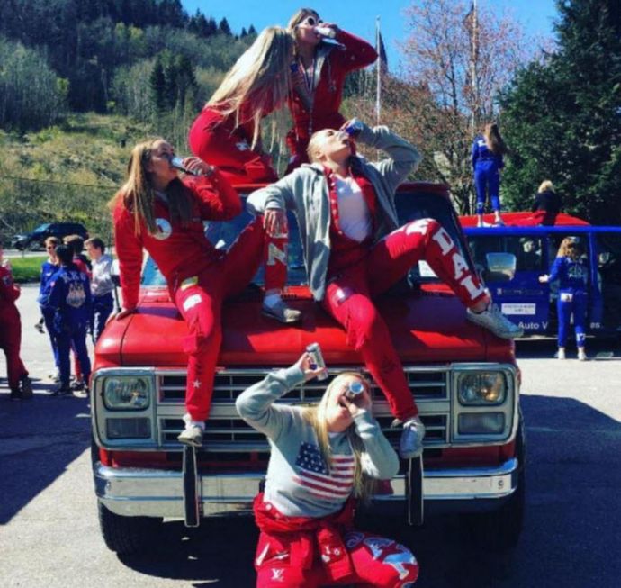 Бухло, секс и дикие вечеринки: подростки отметили окончание школы