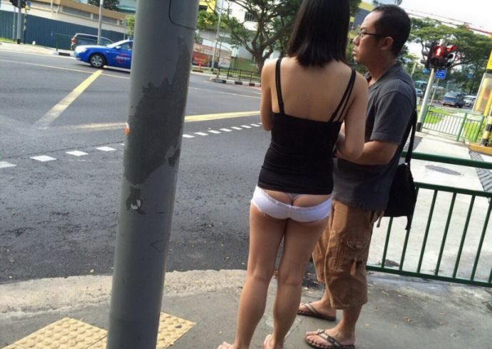 Девушки в коротеньких шортиках