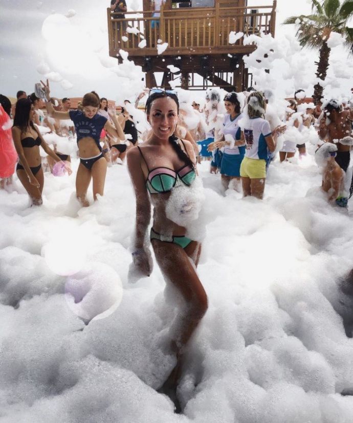 Пенная вечеринка от парней и их сучек