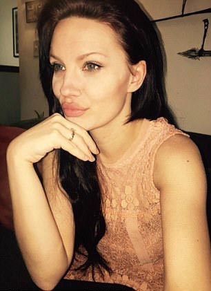 Анджелина Джоли и её двойник Анджелина Джоли и её двойник