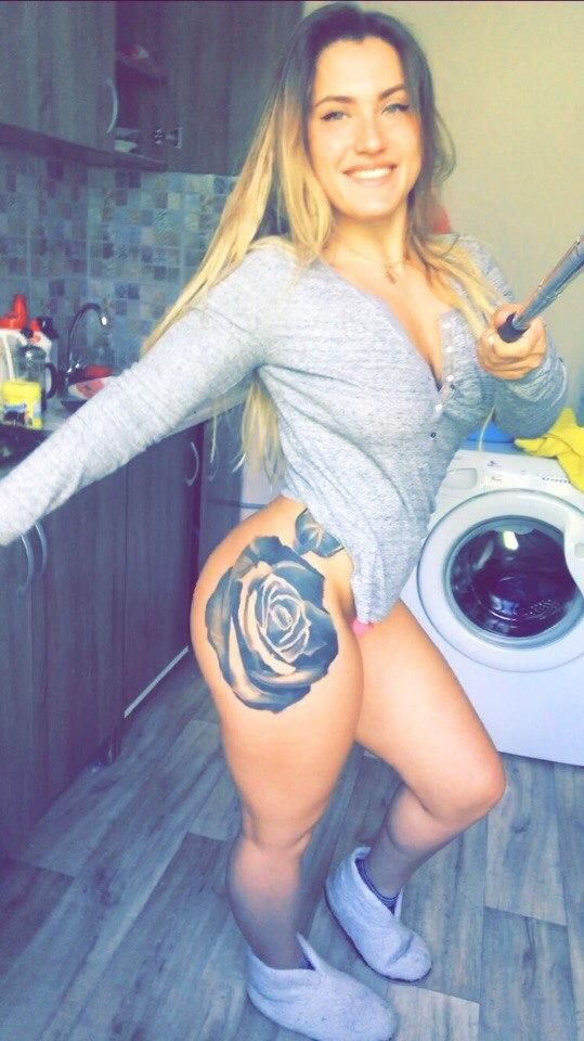 Учительница тверка хвастается инструментом заработка