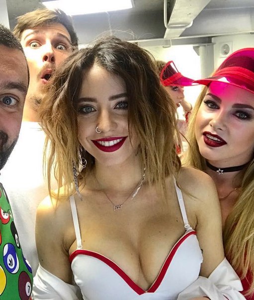 Надежда Дорофеева (Время и Стекло) на концерте (май 2017)