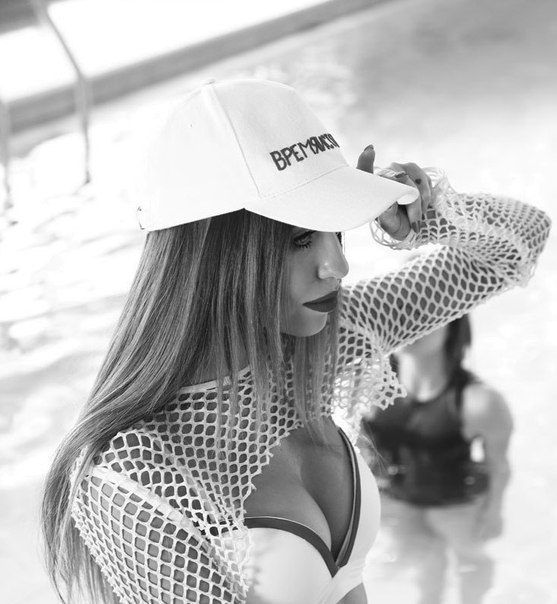 Надежда Дорофеева (Время и Стекло) на концерте (май 2017)