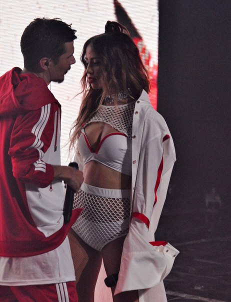 Надежда Дорофеева (Время и Стекло) на концерте (май 2017)