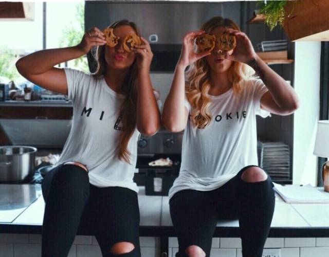 Девушки дурачатся Девушки дурачатся