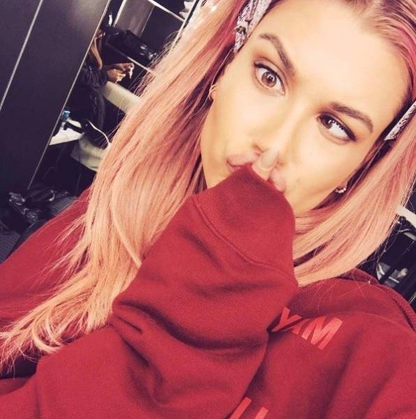 Девушки дурачатся Девушки дурачатся