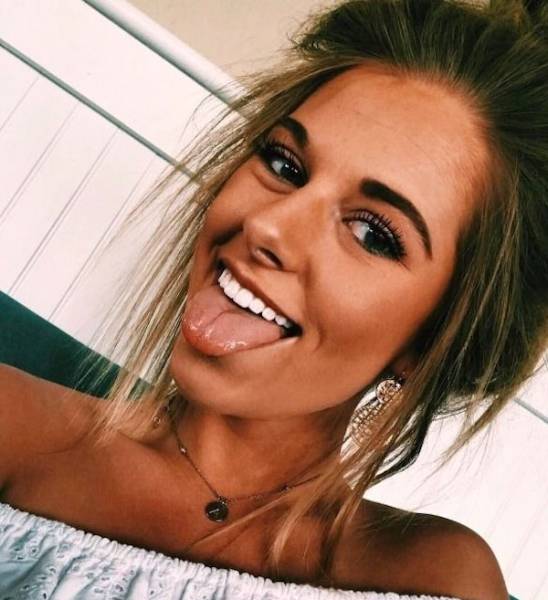 Девушки дурачатся Девушки дурачатся