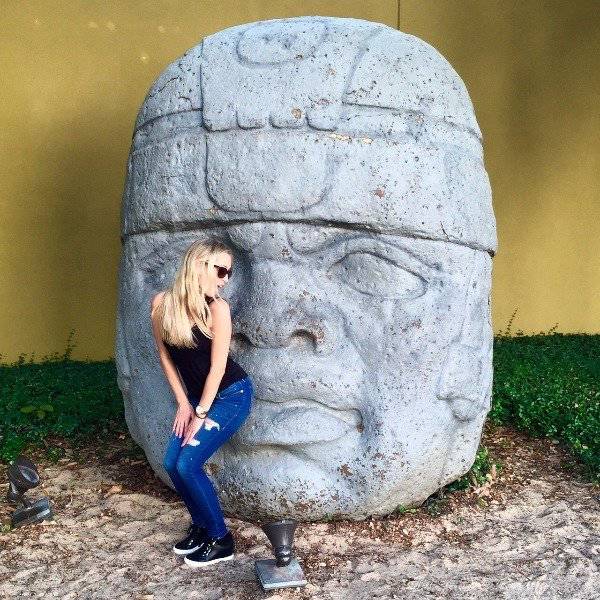 Девушки дурачатся Девушки дурачатся