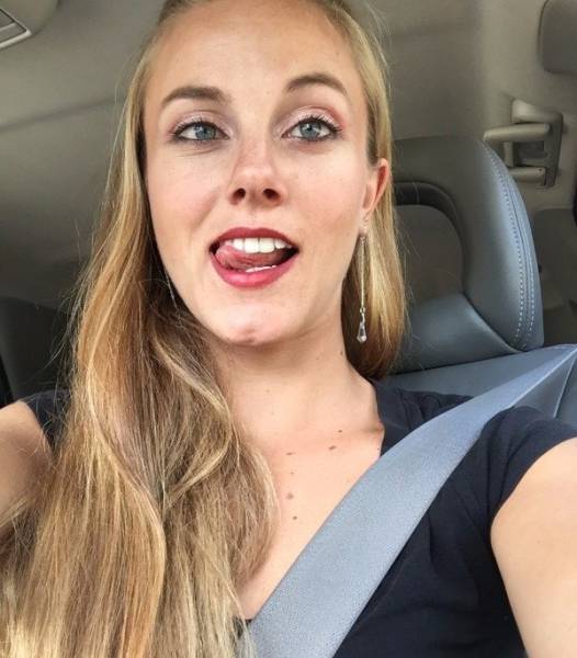 Девушки дурачатся Девушки дурачатся