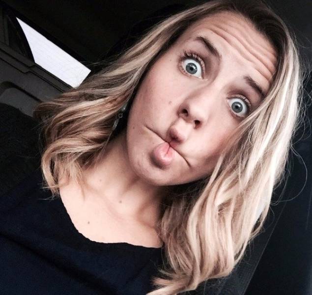 Девушки дурачатся Девушки дурачатся