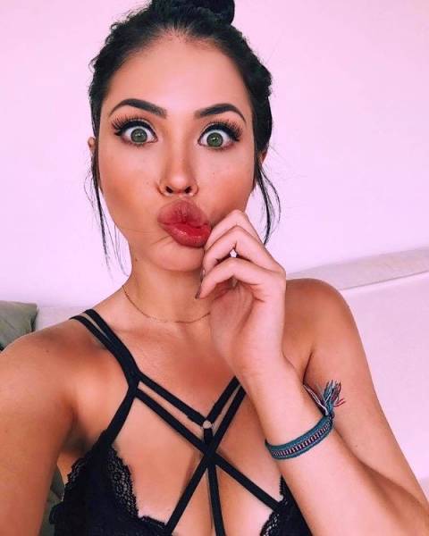 Девушки дурачатся Девушки дурачатся