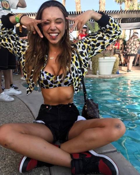 Девушки дурачатся Девушки дурачатся